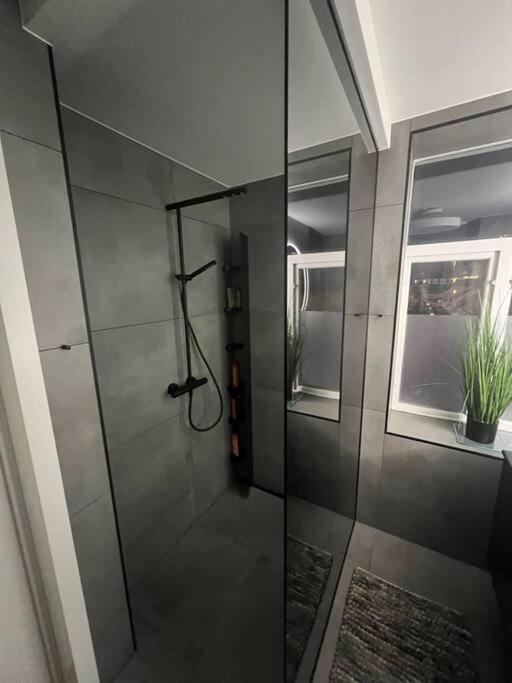 I Hjertet Av Nordens Paris. Apartamento Tromsø Exterior foto