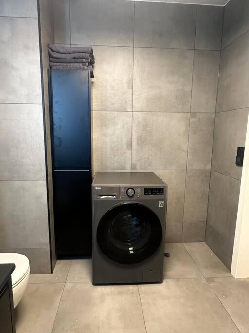 I Hjertet Av Nordens Paris. Apartamento Tromsø Exterior foto