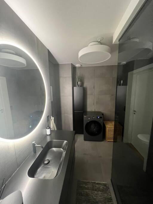 I Hjertet Av Nordens Paris. Apartamento Tromsø Exterior foto