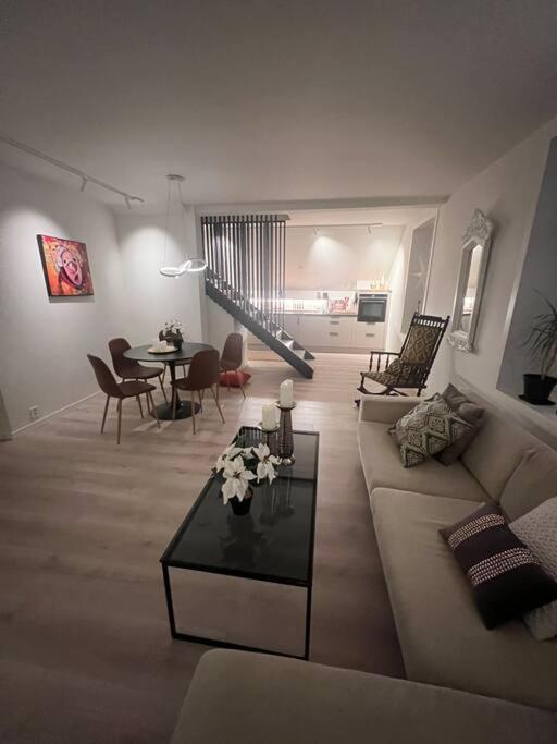 I Hjertet Av Nordens Paris. Apartamento Tromsø Exterior foto